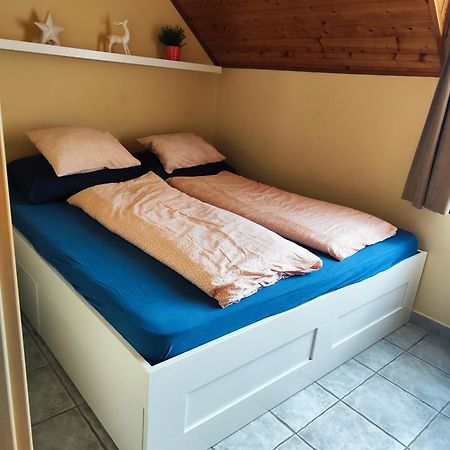 Szigeti Apartmanhaz Печ Екстериор снимка