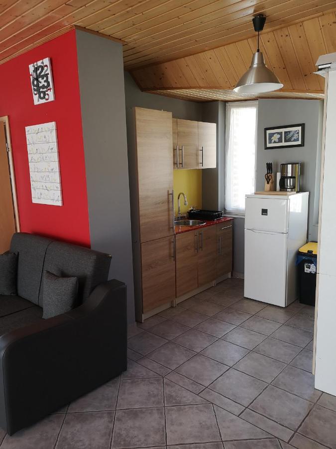 Szigeti Apartmanhaz Печ Екстериор снимка