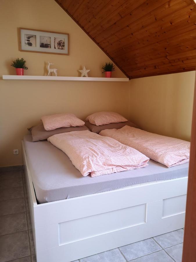 Szigeti Apartmanhaz Печ Екстериор снимка