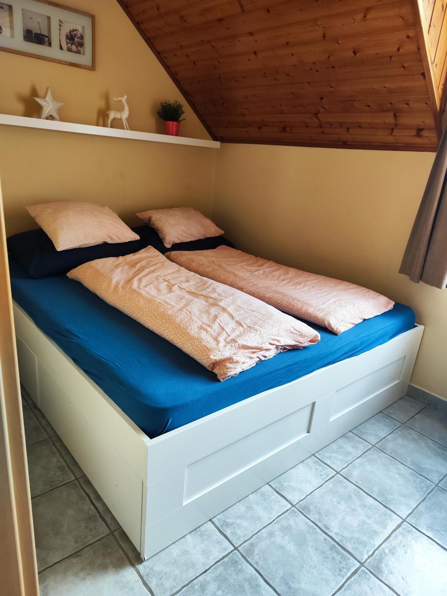 Szigeti Apartmanhaz Печ Екстериор снимка